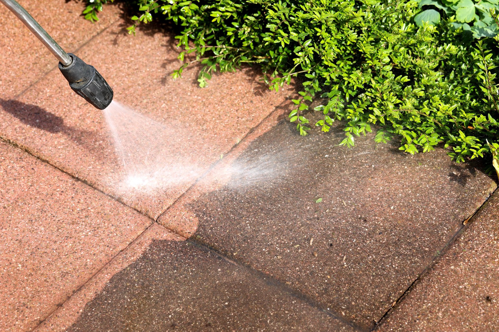 Service cleaning terraces and paths with high-pressure cleaner